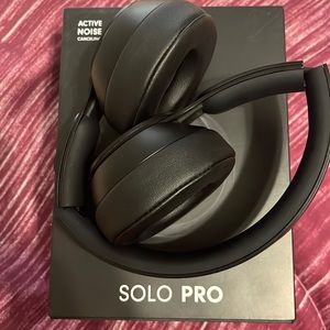 BEATS SOLO PRO